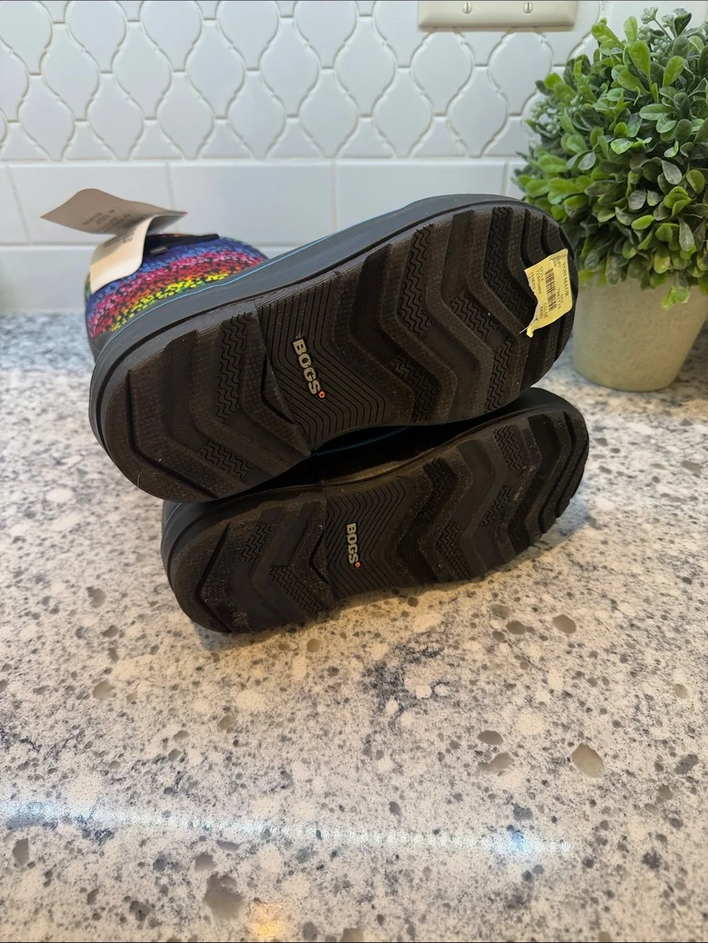 Bogs Classic II Rainbow Dots -youth  Size 3 Black Multi New